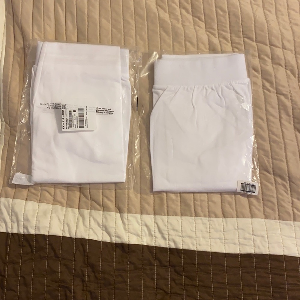 NWT still in packaging! White cotton core leggings